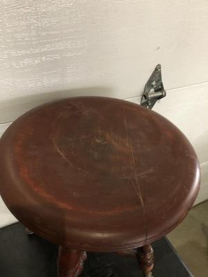 ANTIQUE CLAW & BALL ADJUSTABLE PIANO STOOL