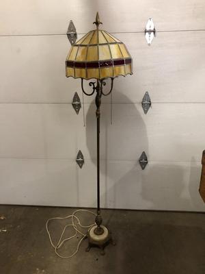FLOOR LAMP AND TIFFANY-STYLE GLASS SHADE