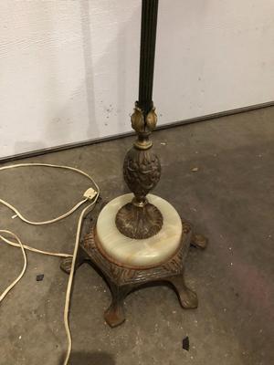 FLOOR LAMP AND TIFFANY-STYLE GLASS SHADE