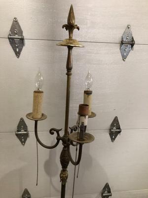 FLOOR LAMP AND TIFFANY-STYLE GLASS SHADE