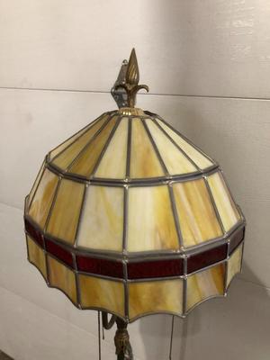 FLOOR LAMP AND TIFFANY-STYLE GLASS SHADE