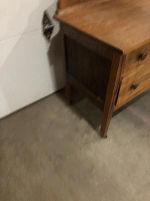 ANTIQUE WOODEN DRESSER W/ MIRROR