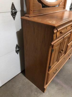 NICE OAK DRESSER W/ MIRROR