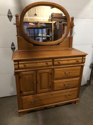 NICE OAK DRESSER W/ MIRROR