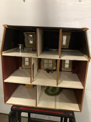 DOLL HOUSE AND MORE