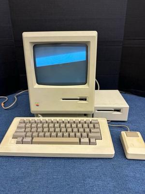 Lot 1262 Apple Macintosh 512 K vintage computer