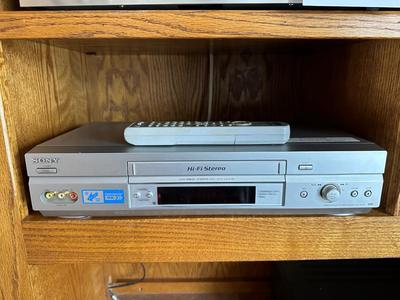SONY VIDEO CASSETTE RECORDER WITH REMOTE