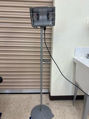 Lot 1280 vintage utility lamp