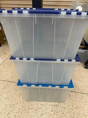 Lot 1330 3 storage plastic containers