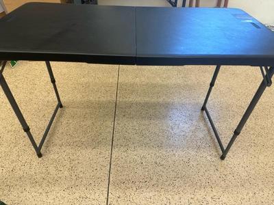 Lot 1390 lifetime 4 foot folding table