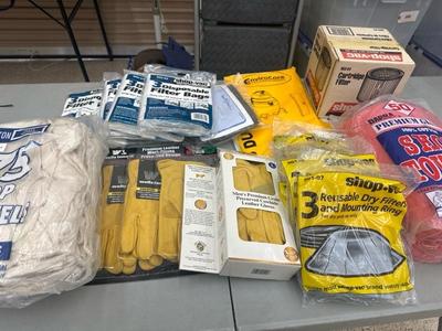 Lot 1419 variety of shop towels and gloves