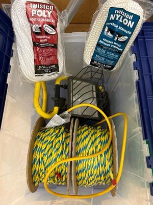 Lot 1420 rope, lamp, bin