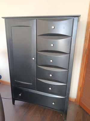 Six drawer Harlem Furniture chest of drawers with in-door shelving - Expresso colored