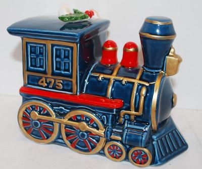 "Otagiri" Locomotive & Santa Bear Music Box Plays "Joy To The World" 5" L x 5" H x 3" W