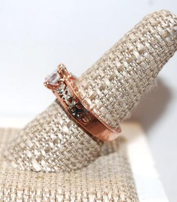 Rose Gold Plated Ring with Round Cut Cubic Zirconia and 2 Smaller Stones on Each Size (5.1g) Size: 9 1/2