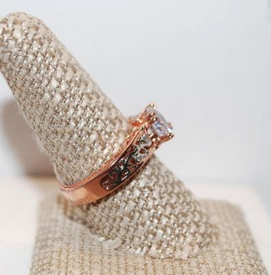 Rose Gold Plated Ring with Round Cut Cubic Zirconia and 2 Smaller Stones on Each Size (5.1g) Size: 9 1/2