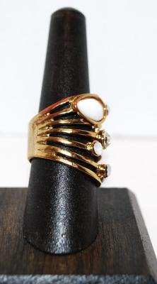 Gold Tone "Ladder" Ring with Opaque & Clear Stone Assortment (7.6g) Size 8