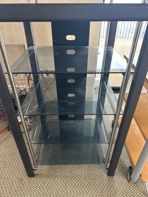 Lot 1445 glass 5 glass tier