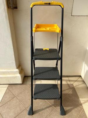 Lot 1447 Cosco step stool