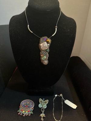 Lot 950 free spirit necklace