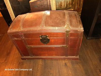 Lightweight wooden storage trunk