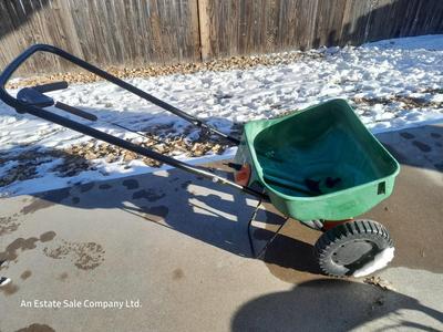 Scott's Mini Turf Builder Broadcast spreader 5,000 SQ foot