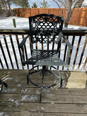 METAL PATIO BAR W/4 COUNTER HEIGHT CHAIRS AND UMBRELLA W/STAND