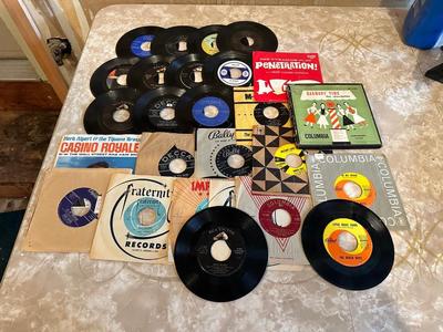 A COLLECTION OF 45's RECORDS INCLUDING ELVIS AND THE BEACH BOYS