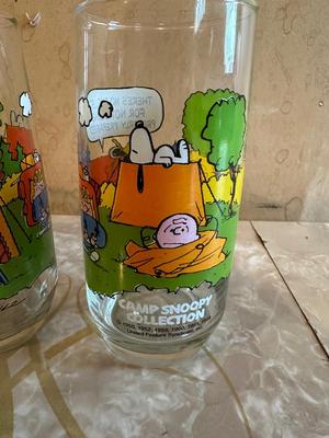 1968 CAMP SNOOPY COLLECTION DRINKING GLASSES AND A PIGGY BANK