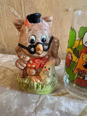 1968 CAMP SNOOPY COLLECTION DRINKING GLASSES AND A PIGGY BANK