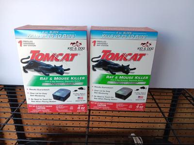Tom Cat mouse bait 4 oz. blocks Kid & dog resistant stations