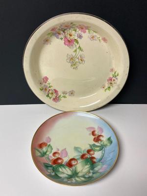 LOT 32: Vintage Plate Collection - Many Glacier Hotel, Signed Imperial PSL and More