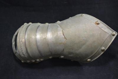Antique/Vintage Articulated Suit of Armor Gauntlet 12â€x6â€x6â€