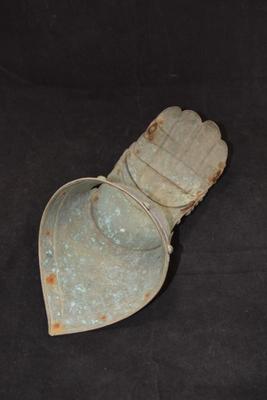 Antique/Vintage Articulated Suit of Armor Gauntlet 12â€x6â€x6â€