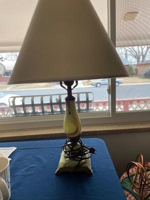 BEAUTIFUL VINTAGE MARBLE BASE LAMP