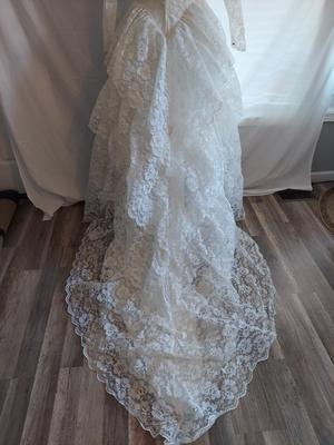 Vintage Lace Wedding Gown (B2-BBL)