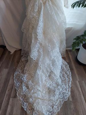 Vintage Lace Wedding Gown (B2-BBL)