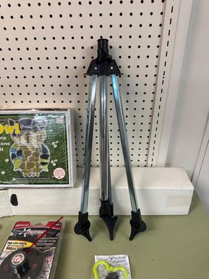 TRIPOD WITH GREEN HEART SPRINKLER, RINO-TUFF PIVOTRIM X4 WEED TRIMMER HEAD, DIY OWL STEP STONE KIT, SMALL BASKET AND GARDEN HOSE NOZZLE...