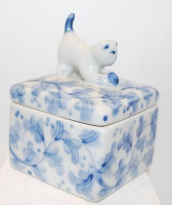 Very Cute "Kitten and Ball" Blue & White Trinket Box 2" x 2" x 3" H