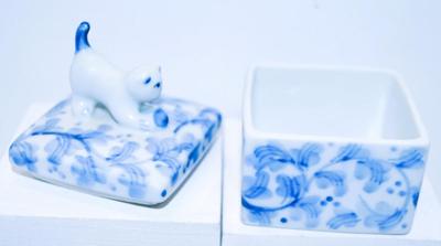 Very Cute "Kitten and Ball" Blue & White Trinket Box 2" x 2" x 3" H