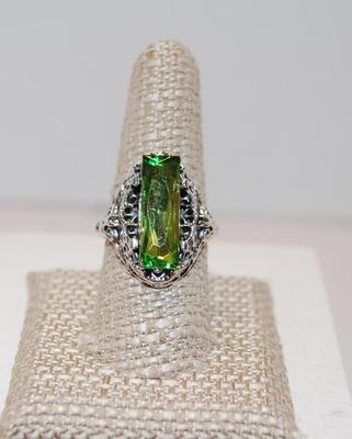 Size 9Â½ Vintage Silver Baguette Princess Green Crystal Ring (7.7g)