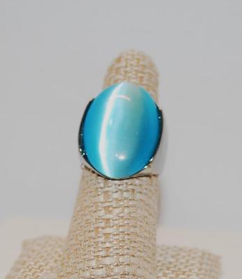 Size 8 Showy Ocean Blue Reflective Iridescent Large Oval Stone Ring (15.0g)