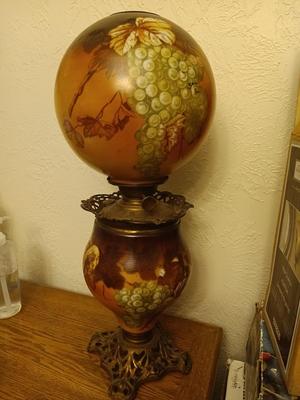 Antique gone with the wind oil lamp