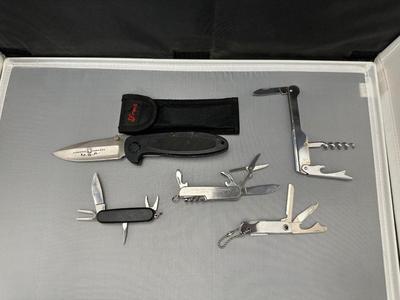 COLLECTION OF POCKET KNIVES AND BOTTLE OPENER