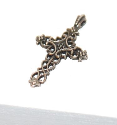 Single Celtic-Style Cross -- 1 Â¼" x Â½"