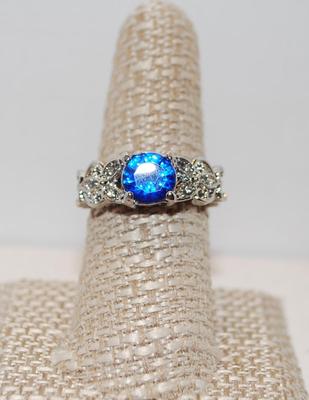 Size 8Â½ Hexagon Blue Gemstone on Silver Tone Setting Made of Brass (6.1g)