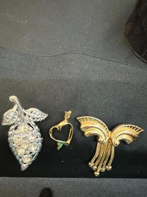 3 COSTUME PINS/BROOCHES