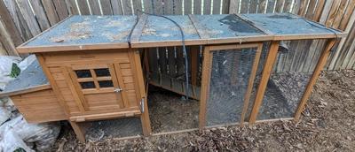 Pet's Imperial Chicken Coop