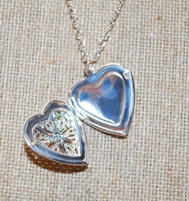 6 Pointed Silver Star Locket (1" x 1") and Silver Chain 17" L