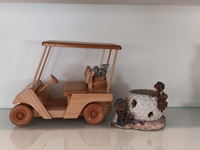 Wooden golf cart with golf bag and Boyds Bears & Friends edition 9E/65 "The lost ball"